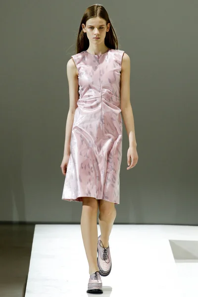 Look 16